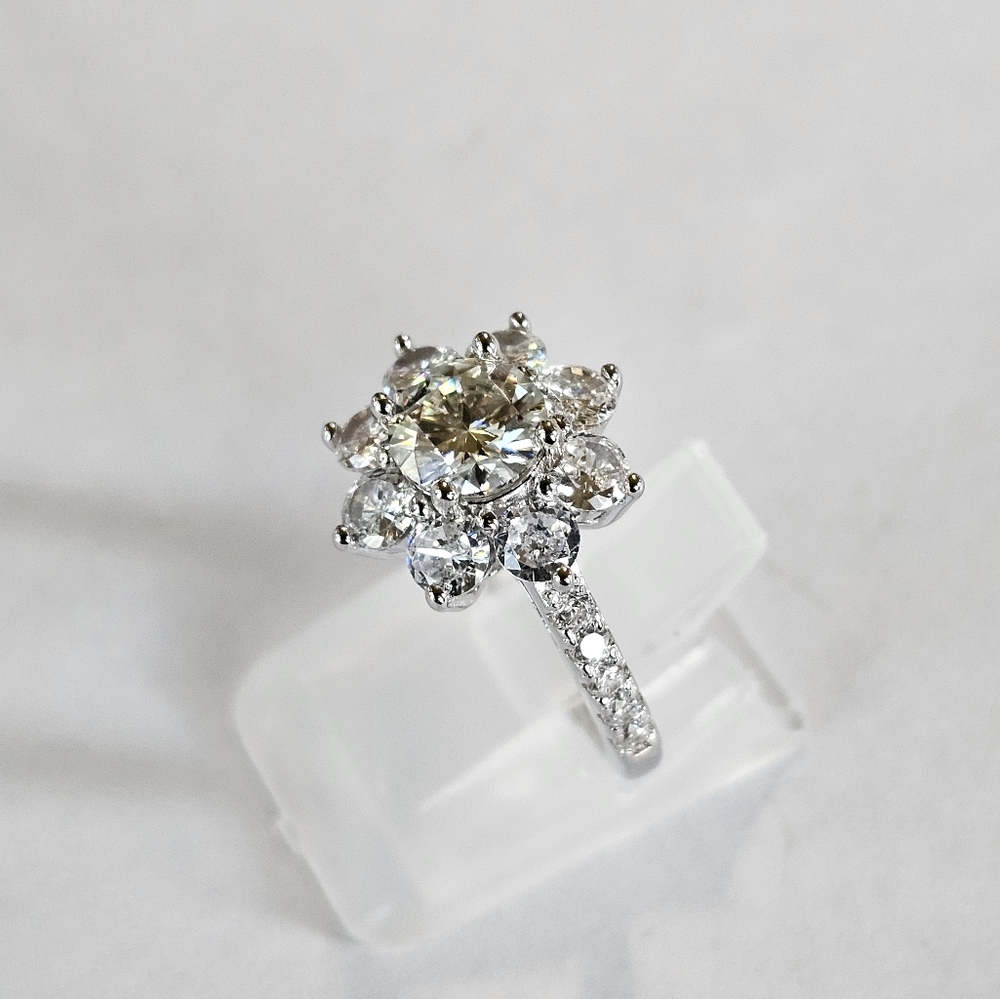 GRA Certified Moissanite Ring in Sterling Silver Size 4.75! 💍 - Picture 4 of 12